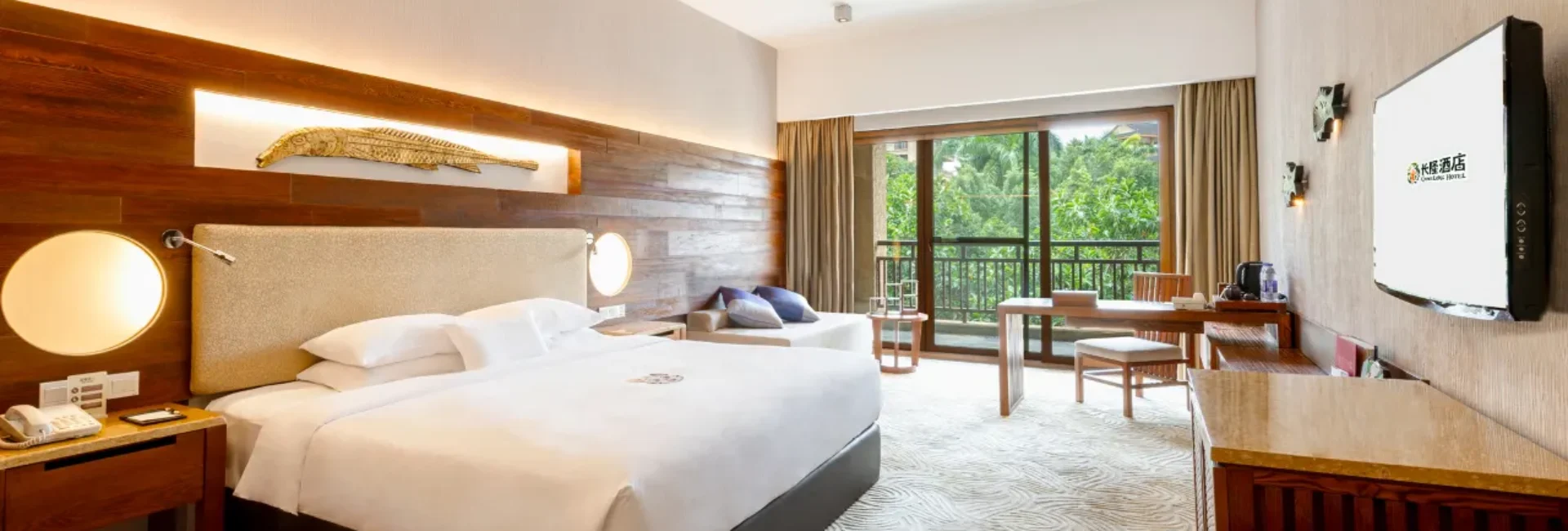 White Tiger Room-King Bed